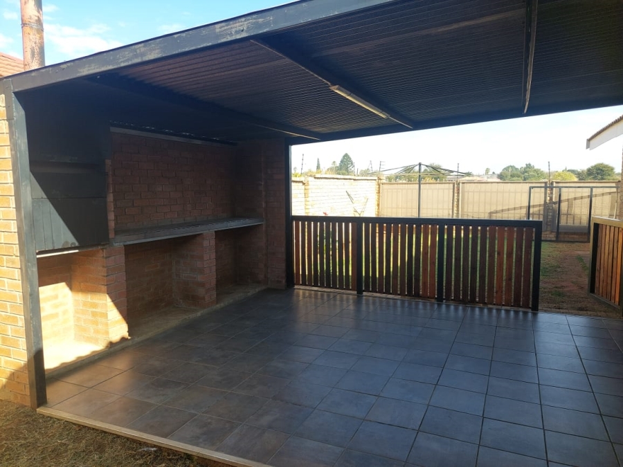 To Let 2 Bedroom Property for Rent in Meiringspark North West